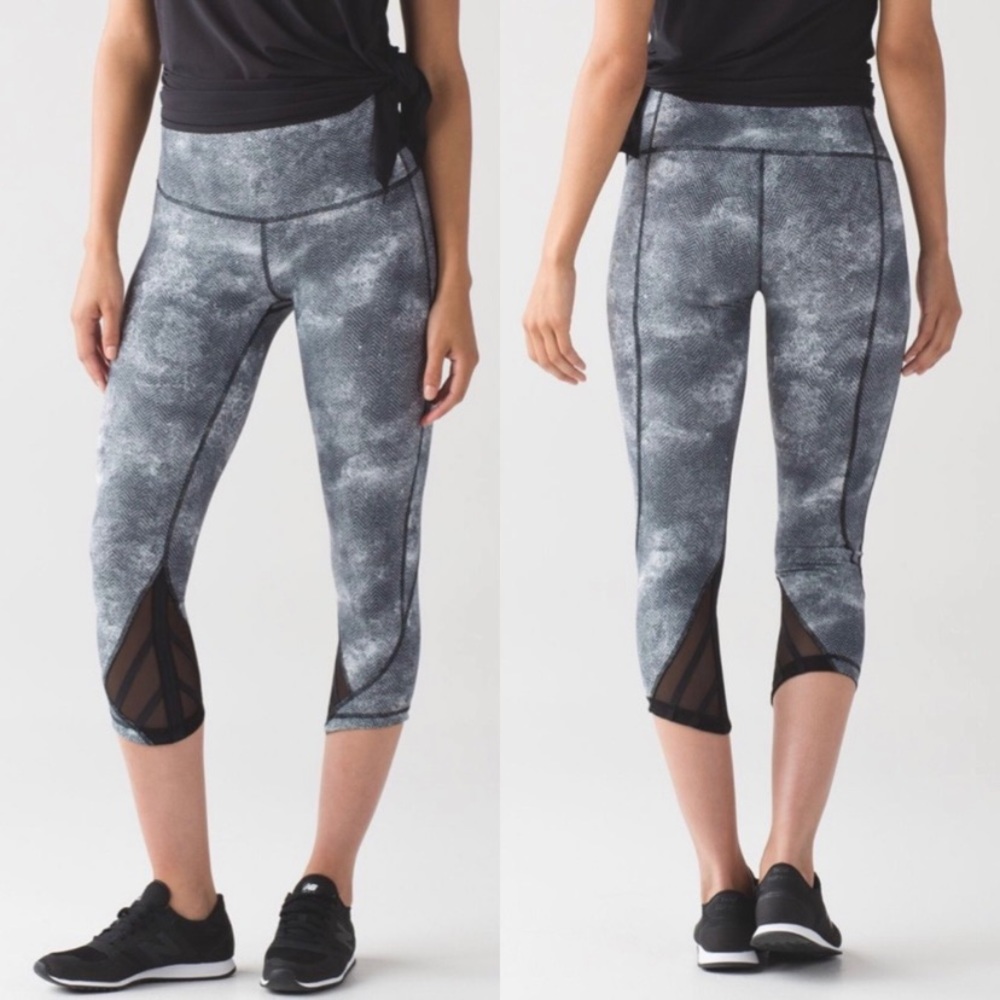Lululemon Essential Rhythm Crop Fullux Sz 8
